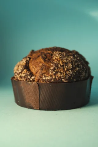 Panettone al cioccolato fondente e miele di castagno