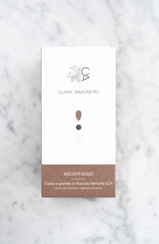 Biscotti al cacao e granella di nocciole “con solo Nocciola IGP Piemonte”