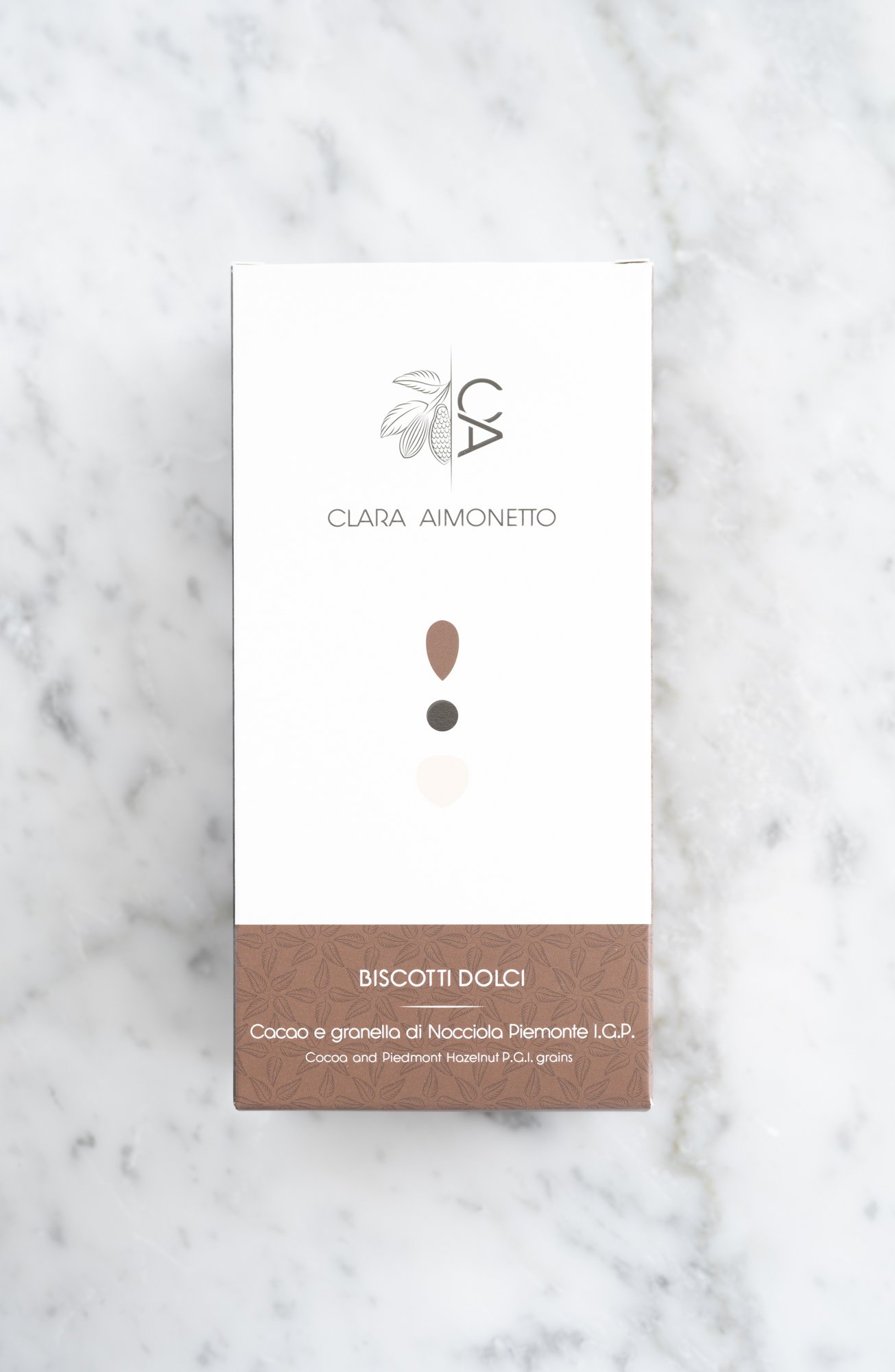 Biscotti al cacao e granella di nocciole "con solo Nocciola IGP Piemonte"